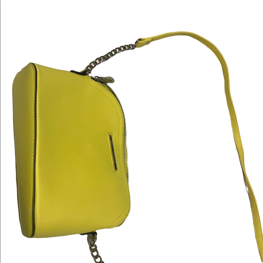 Neon yellow hand bag prefect for the spring/summer look